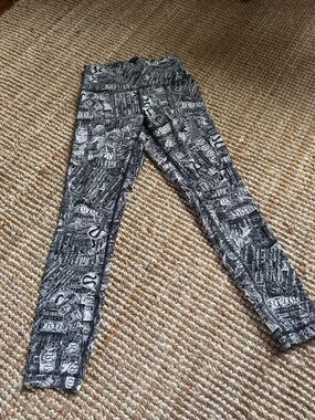 ⚜️ LULULEMON LOGO COLLECTION WUNDER TRAIN BLACK & WHITE LEGGING SIZE 6 ⚜️